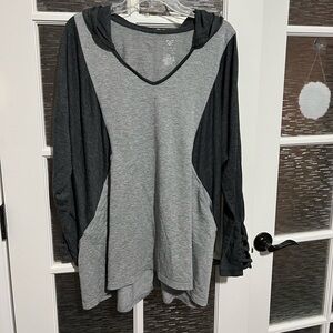 Livi Active Hooded Shirt Size 22/24